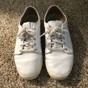White leather sneaker